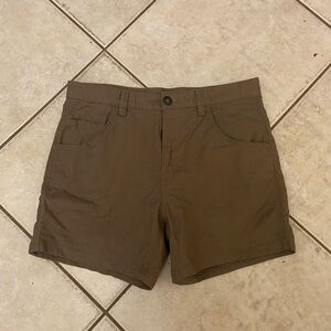 like new mens volcom workwear bevel beige work shorts!